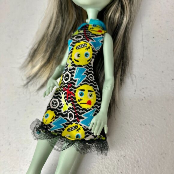 Monster High Emoji Frankie Stein Doll Boots Dress Sunglasses Mattel 2016 DVH19 - Picture 5 of 16